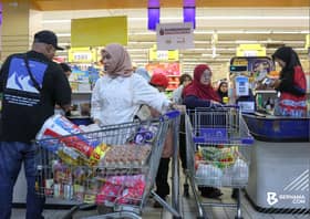 Orang ramai mula tebus bantuan SARA RM100 di lebih 7,000 premis