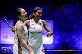 உலக சாம்பியன்ஷிப் இறுதிப் போட்டியில் வீர போராட்டத்தில் சீனாவிடம்  தோல்வியடைந்தாலும்  பெர்லி தான்-தீனா ஜோடி  மலேசியாவின் தேவதைகளே!