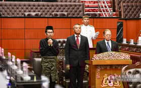 3上议员今宣誓就任  伍薪荣.梁金福誓为民请命