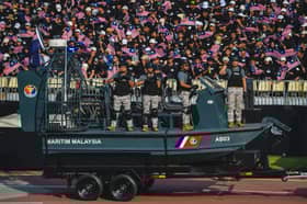 布城广场国庆彩排欢声雷动 旗海飘扬点燃高昂爱国情怀