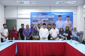 PM hulur bantuan awal kepada lapan peniaga terjejas ribut di Kuantan