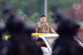 贝雷帽荣誉徽章象征技能资历  元首提醒勿不分场合佩戴炫耀