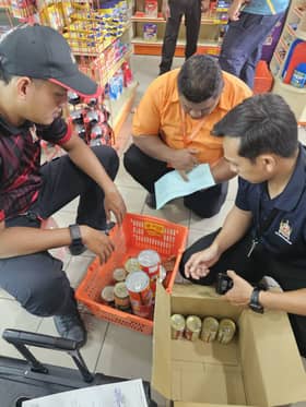 துருப்பிடித்த, காலாவதியான 13 வகையான உணவுப் பொருள்கள் பறிமுதல் - 5 சம்மன்கள் வெளியீடு