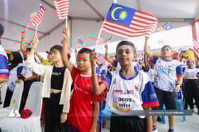 国家身份认同自豪象征  法米：让国旗始终飘扬