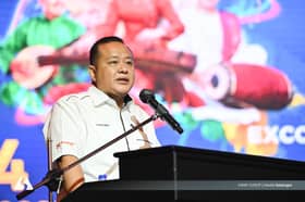 礼占：倒挂国旗应依法处理　勿政治化免国家分裂