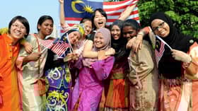 马来西亚日献祝福   部长吁国人守护团结