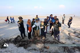 Kakitangan Media Selangor sertai program bersih Pantai Morib