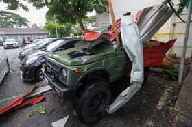 Puluhan pokok tumbang akibat ribut di KL, beberapa kenderaan terjejas