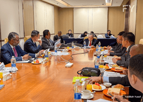 法迪拉抵访南宁会晤韩正 冀深化绿色投资战略合作