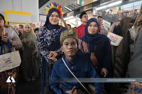Keretapi Sarong 2025 meriah, lelaki berkerusi roda semarakkan Hari Malaysia