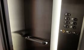 Warga emas diselamatkan selepas empat hari terperangkap dalam lif