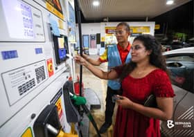 RON95补贴计划午夜启跑   雪隆油站现首波人龙