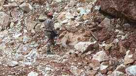 Pemandu jentera pengorek ditimbus runtuhan bongkah batu, operasi SAR diperluas