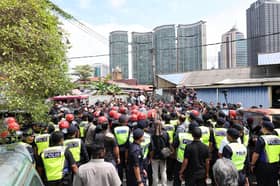 Operasi pengosongan di Kampung Sungai Baru kecoh, ketua polis daerah cedera