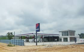 Stesen minyak pertama dibina atas tanah wakaf dijangka beroperasi Oktober