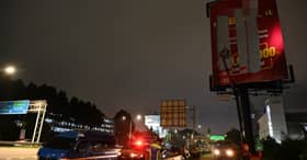 联邦大道现非法广告牌 八打灵市厅断电拆除