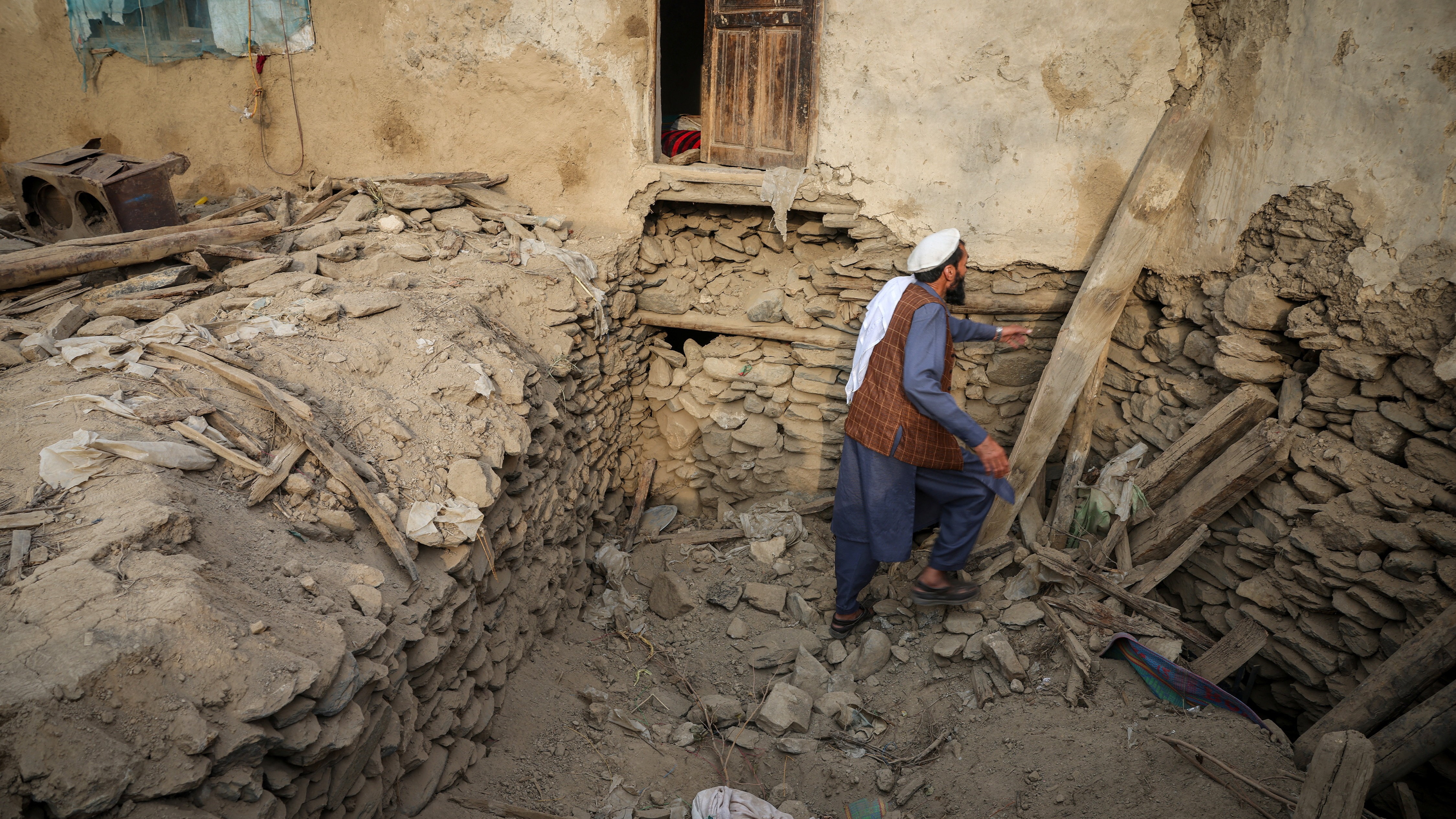 Afghanistan quake toll set to rise as fresh tremors hinder rescue efforts