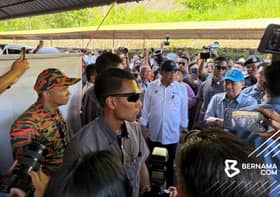 抵达沙巴视察水灾土崩灾情  安华指示加快修复基础设施