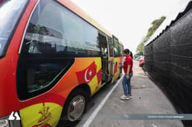 梳邦区5路线启用迷你巴士  灵活穿梭窄路便利出行