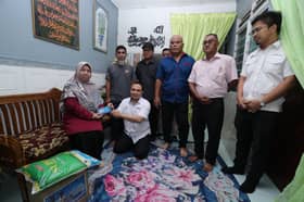 Pesakit kanser payudara terima sumbangan daripada Perdana Menteri