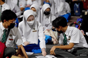 இன்ஃப்ளூயன்ஸா தொற்று பரவலைத் தடுக்க, பள்ளிகளில் முகக்கவசம் அணிவதை ஊக்குவிக்கிறது,