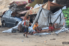 Israel shells Gaza as Hamas discusses peace plan with Zionist regime