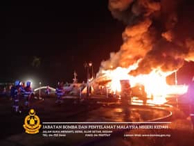 Tiga bot feri hangus dalam kebakaran di Langkawi