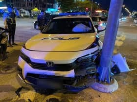 Penunggang motosikal cedera langgar MPV polis di Padang Jawa