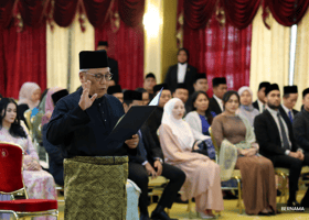 卡特辛宣誓连任沙巴州议长