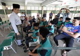 Ribut: Arahan guru 'tunduk, duduk depan' selamatkan murid dari serpihan kaca pecah