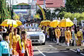 Well-wishers turn up in droves for Raja Muda Selangor’s wedding