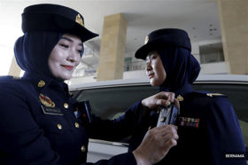 11月起获配枪及摄录器   保障JPJ执法员执勤安全