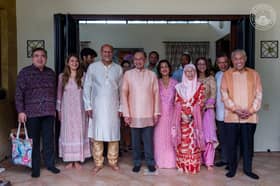 இலக்கவியல்  அமைச்சர் இல்லத்தில் ஒற்றுமை உணர்வுடன் தீபாவளியை கொண்டாடினார் பிரதமர்