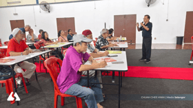 “华语补习班”走入马来社区  友族提笔写汉字朗读拼音