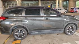 隆机场非法招揽外籍乘客   疑“黑车”司机遭JPJ扣查