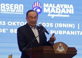 Anwar tegur pendidikan terlalu fokus akademik, abaikan pembentukan sahsiah