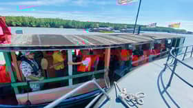 அதிக பயணிகளை ஏற்றி வந்த படகு பூலாவ் கெத்தாம் அருகே தடுத்து  வைப்பு