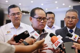 மாணவியை பாலியல் ரீதியாக துன்புறுத்திய மாணவர்கள் பள்ளியிலிருந்து நீக்கம்