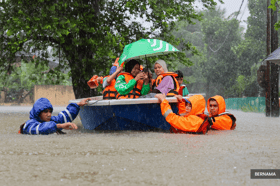 Selangor flood evacuee toll drops to 122 from 306