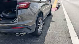 Wanita maut dilanggar lori ketika tukar tayar kereta pancit 