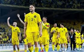 ஏழு மரபுவழி காற்பந்து வீரர்கள் எஃப் ஏ எம் மீது சட்ட நடவடிக்கை எடுக்க ஆலோசனை 