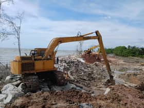 大潮冲破适耕庄堤坝　黄瑞林：紧急修复援助灾黎