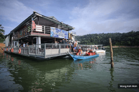 教部推大马首所“漂浮学校” ·原民儿童不上岸也能上课