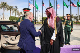 Sultan Ibrahim accorded state welcome at Al-Yamamah Palace  