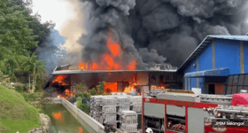 6人呼吸困难   双溪毛糯4布料仓库火灾  