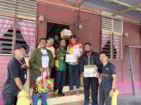 Penyelaras DUN Batang Kali agih bantuan awal ke kawasan banjir