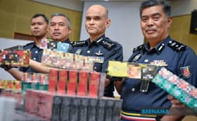 4外籍男“兼职”走私香烟被捕