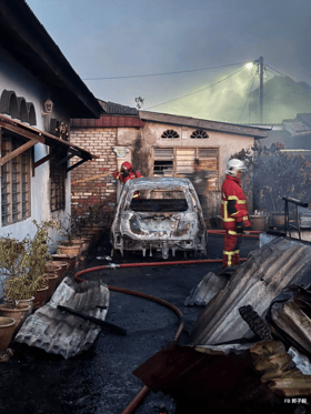 马六甲发生大火  5房屋·5交通工具被烧毁