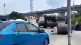 摩托与垃圾车相撞   79岁骑士被辗毙