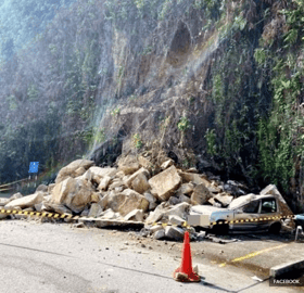 安邦珍珠阁公寓土崩砸毁6车　居民惊魂未定促尽快加固斜坡